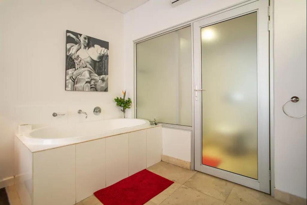 Adderley, Fantastic Centre Pad - No Loadshedding *