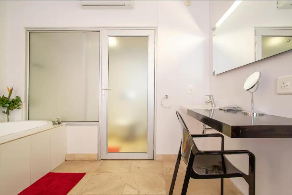 Adderley, Fantastic Centre Pad - No Loadshedding Cape Town