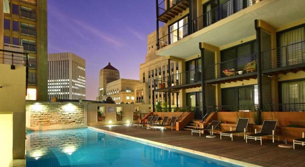 Adderley, Fantastic Centre Pad - No Loadshedding Apartment